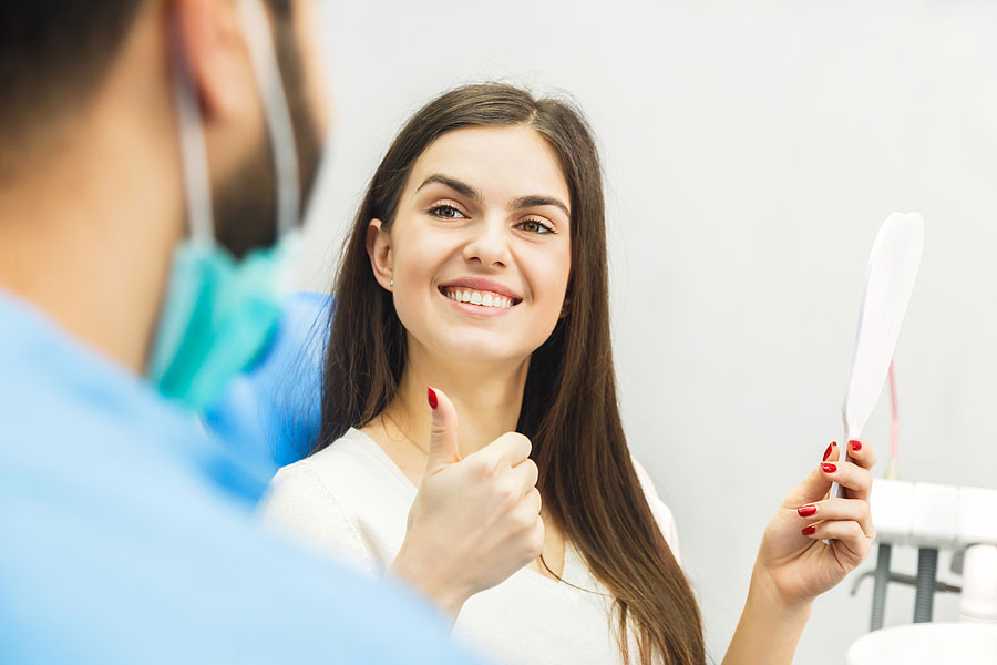 Why Holistic Dentists Recommend Ceramic Implants
